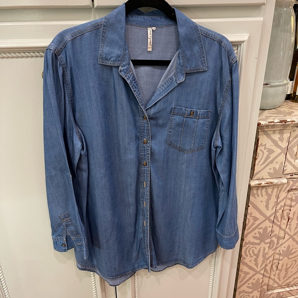 Denim long sleeve shirt, ladies size large, excellent condition